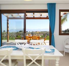 2 bedroom villa with pool and jacuzzi in Scopello, sleeps 6